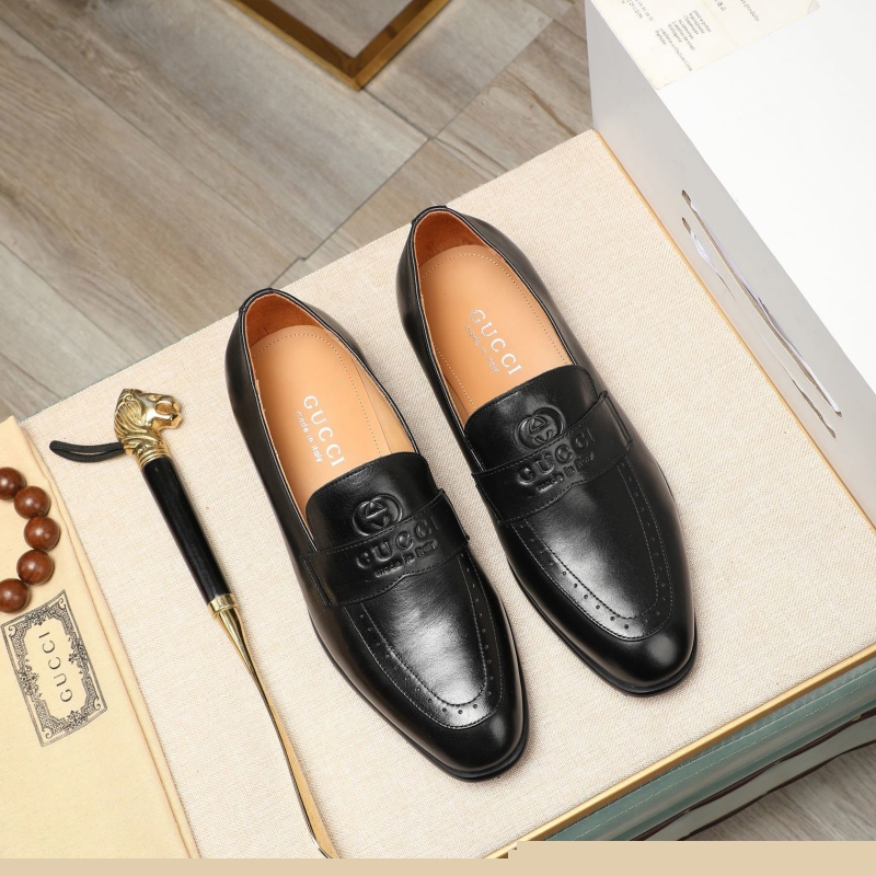 G*u*i leather shoes